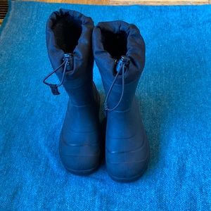 Kamik kid’s snow boots size 12